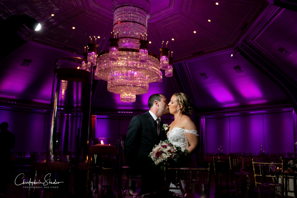 Purple uplighting in the wedding venue in Piermont, The View.