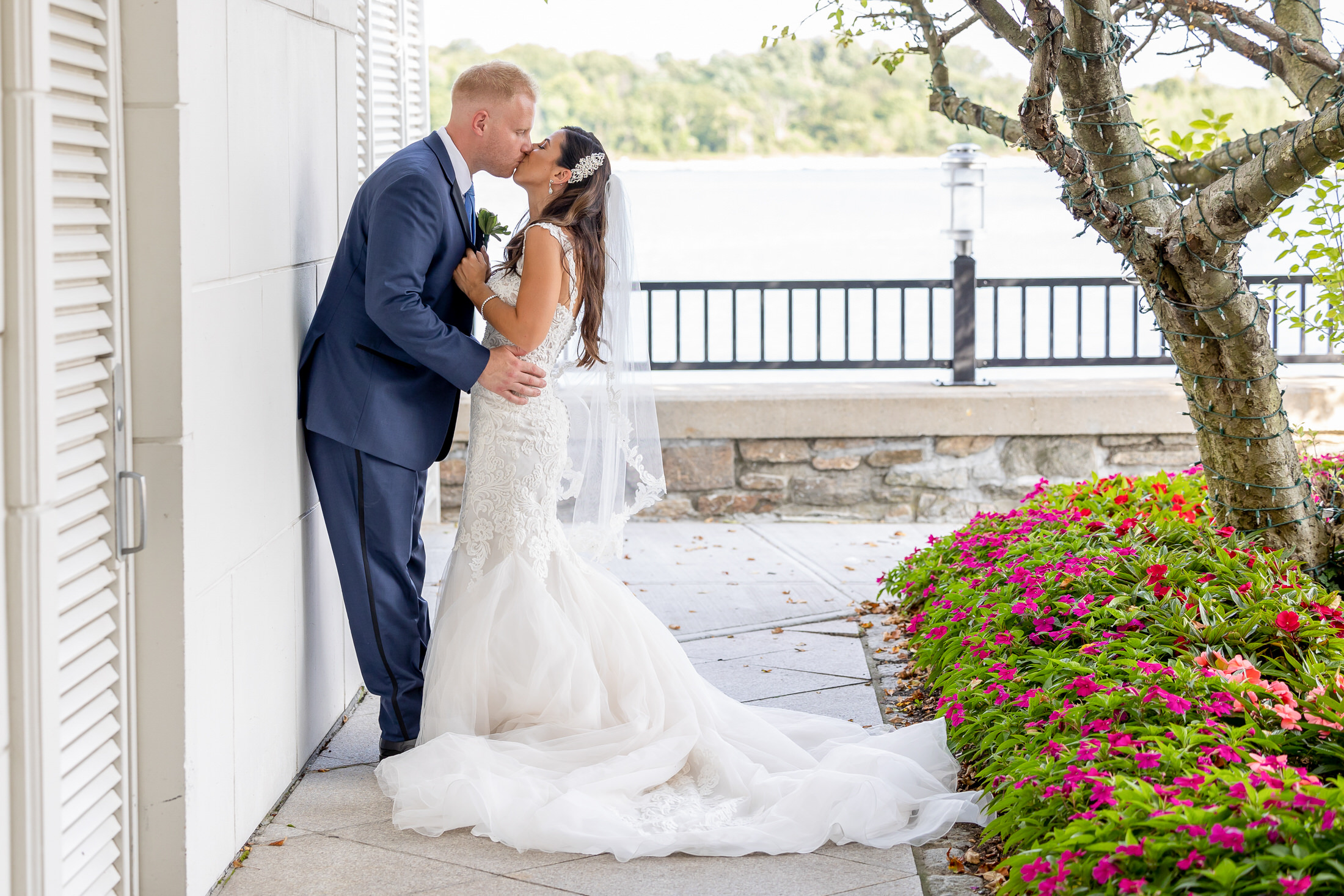 Glen Island Harbour Club With Bride and Groom Kissing